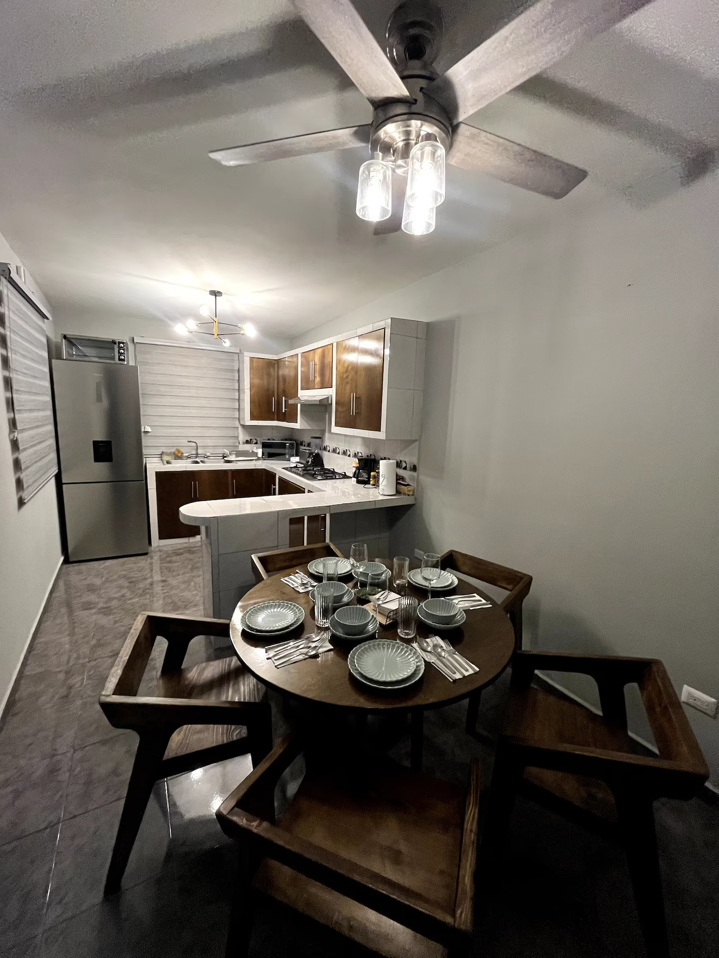 Comedor amueblado departamento en renta Depas Zenzen MTY Monterrey